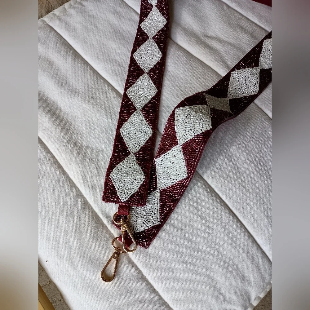 NWOT Burgundy and White Diamond Shape Beaded Purse Crossbody Strap - Picture 3 of 5